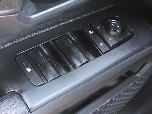 Used 2025 Toyota Tacoma SR5 AWD/4WD image 12