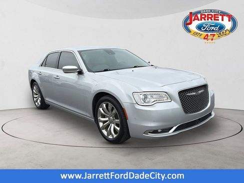 Used 2021 Chrysler 300 Touring L image 1
