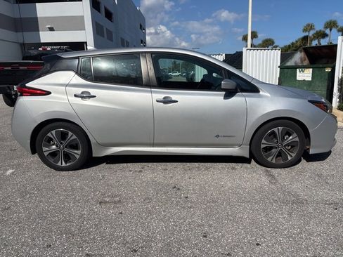 Used 2019 Nissan Leaf SV w/ SV Technology Package image 2