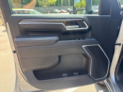 Used 2025 Chevrolet Silverado 2500 LT w/ Convenience Package image 18