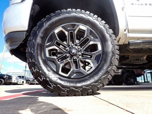 Used 2018 Chevrolet Silverado 1500 LT w/ All Star Edition image 12