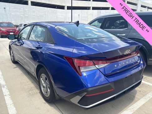 Certified 2025 Hyundai Elantra SE FWD image 6
