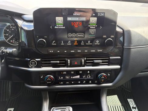 Used 2024 Nissan Pathfinder SL FWD image 26