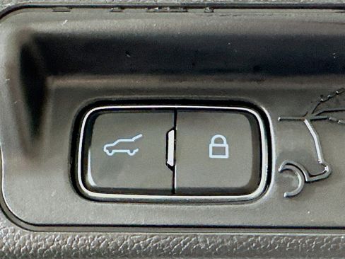 Used 2023 Ford Explorer Limited image 31