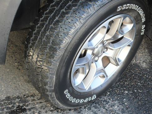 Used 2021 Jeep Cherokee Trailhawk w/ Comfort/Convenience Group image 11