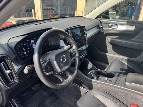 Used 2020 Volvo XC40 T5 Momentum AWD/4WD image 29