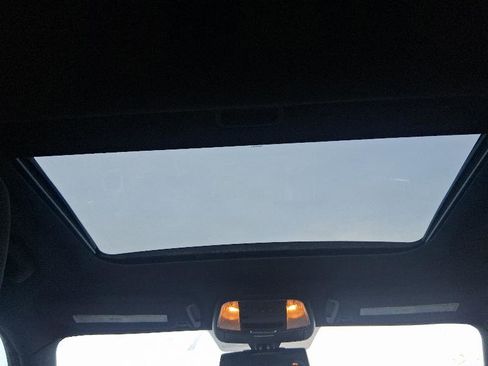 Used 2012 Dodge Charger SXT image 9