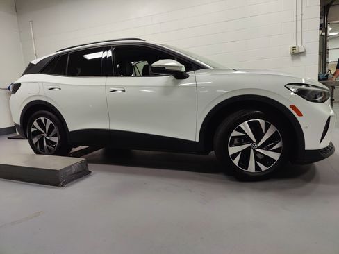 Certified 2023 Volkswagen ID.4 2WD image 2