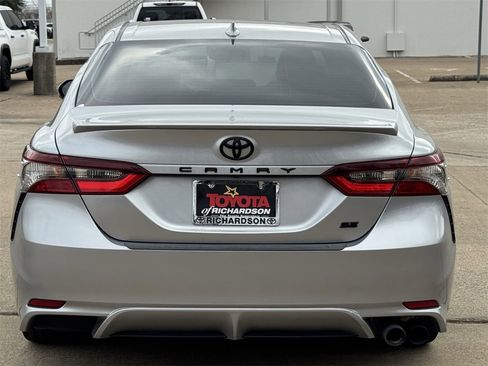 Used 2024 Toyota Camry SE image 5