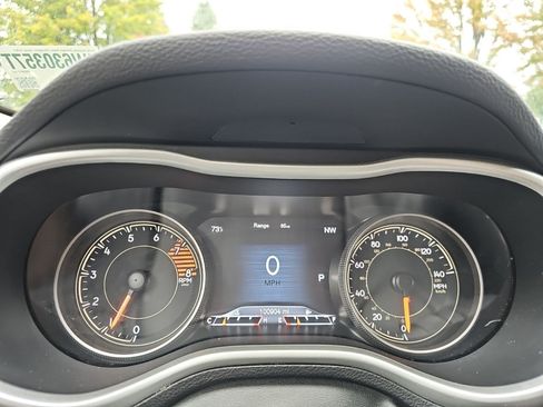 Used 2017 Jeep Cherokee Trailhawk w/ Cold Weather Group AWD/4WD image 21