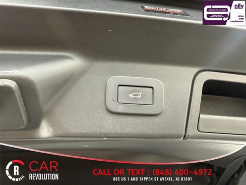Used 2025 Land Rover Range Rover Velar Dynamic SE AWD/4WD image 8