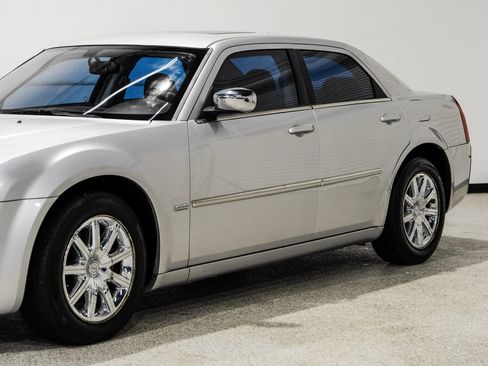 Used 2008 Chrysler 300 Touring image 10