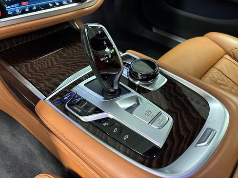 Used 2021 BMW 750i xDrive w/ Executive Package image 40