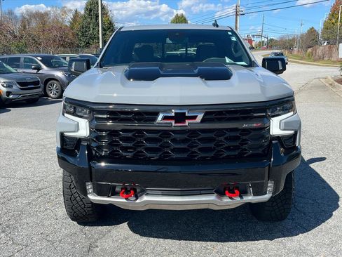 Used 2024 Chevrolet Silverado 1500 ZR2 image 5