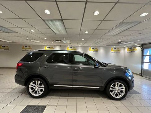 Used 2017 Ford Explorer XLT w/ Equipment Group 202A AWD/4WD image 3