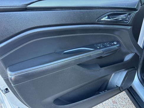 Used 2013 Cadillac SRX Base image 9