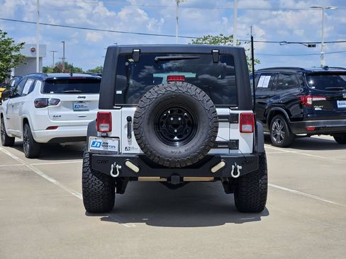 Used 2013 Jeep Wrangler Unlimited Rubicon w/ Connectivity Group AWD/4WD image 6
