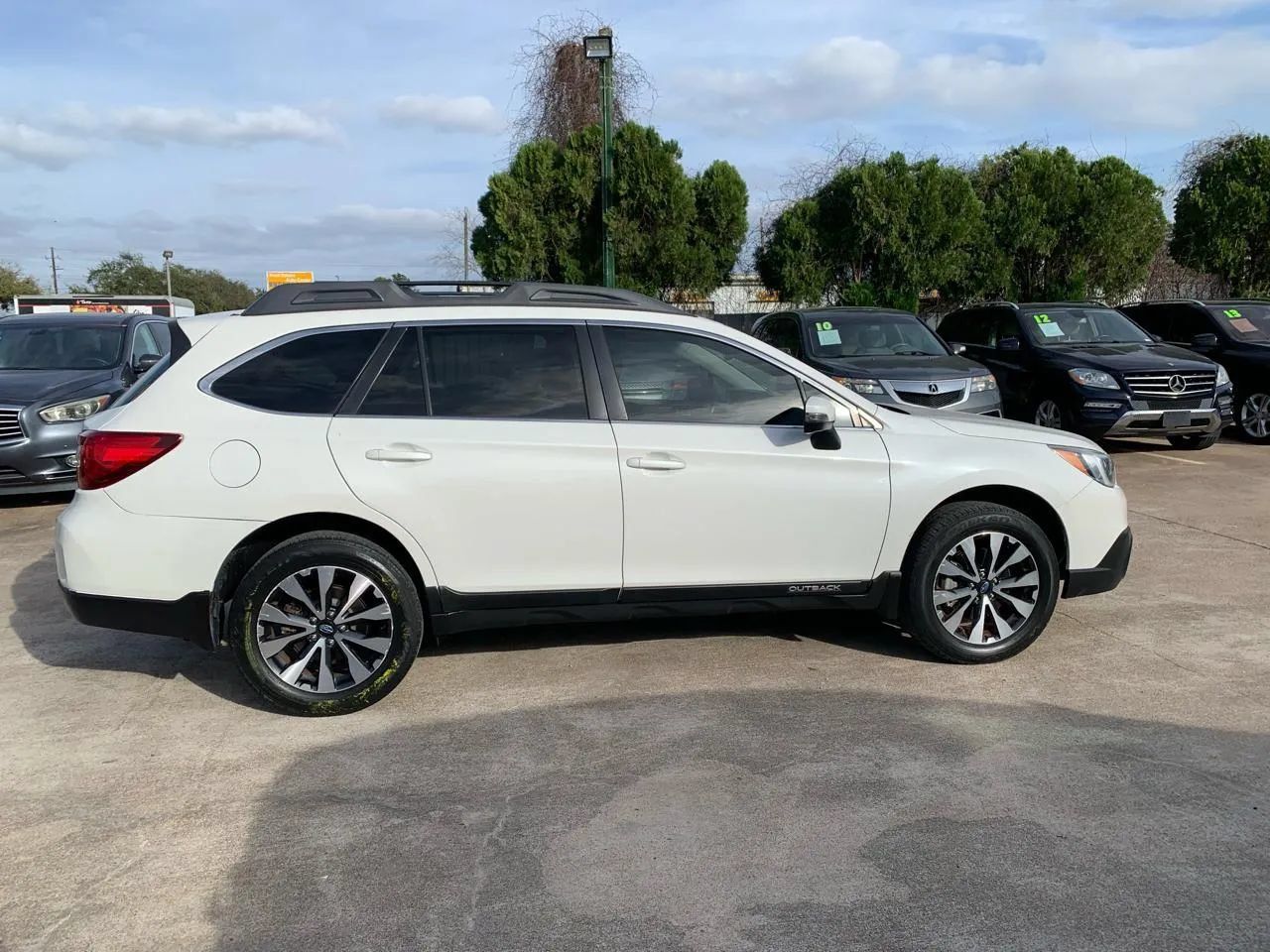 Used 2016 Subaru Outback 2.5i Limited AWD/4WD image 8