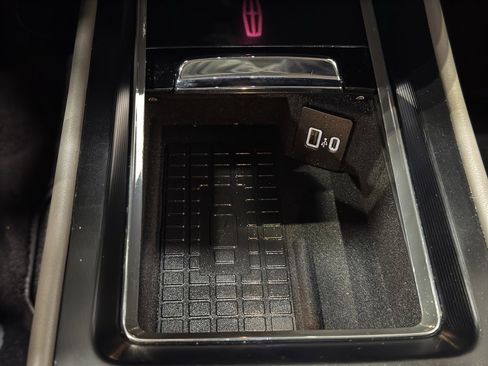 Used 2023 Lincoln Corsair Reserve w/ Equipment Group 202A image 32