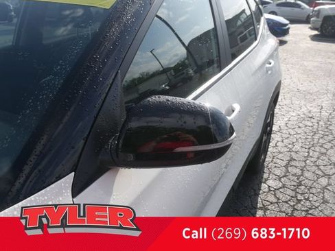 Used 2025 Kia Seltos S AWD/4WD image 11