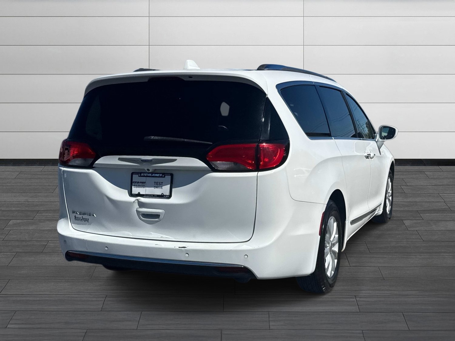 Used 2019 Chrysler Pacifica Touring-L FWD image 5