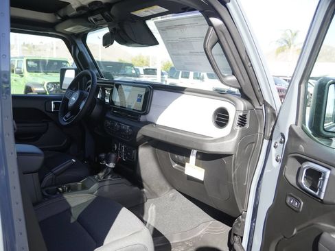 New 2026 Jeep Gladiator Sport AWD/4WD image 31