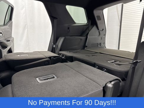 Used 2023 Chevrolet Traverse LT image 39