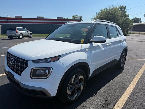 Used 2025 Hyundai Venue SEL FWD image 1