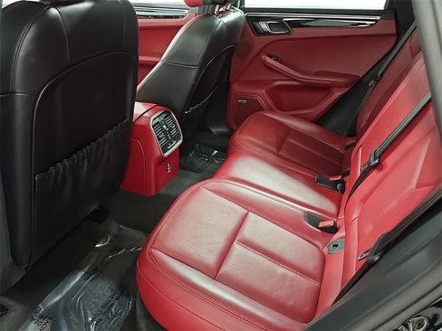 Used 2023 Porsche Macan S image 24