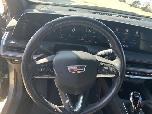 Used 2024 Cadillac XT4 Premium Luxury image 12