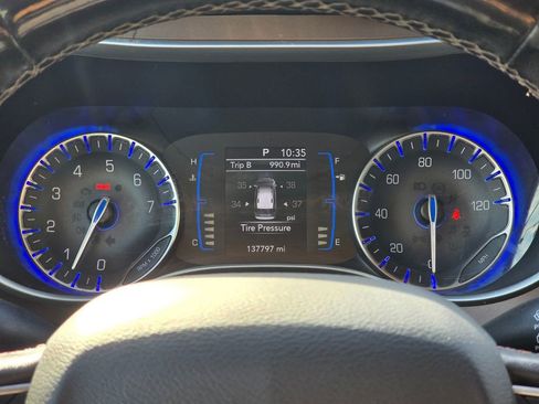 Used 2019 Chrysler Pacifica Touring-L FWD image 26