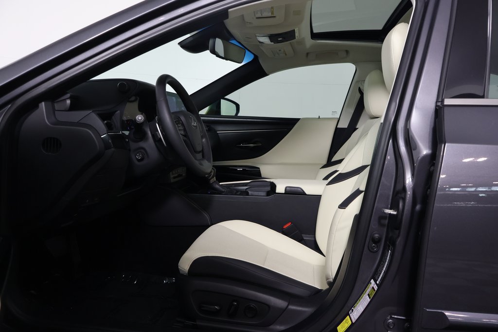 Certified 2022 Lexus ES 300h w/ Premium Package FWD image 10