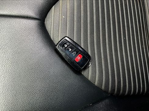 Used 2022 Toyota Highlander XSE AWD/4WD image 36