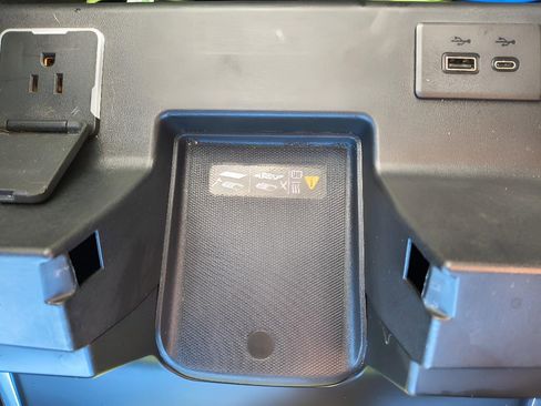 Used 2024 Chevrolet Silverado 2500 High Country w/ High Country Premium Package AWD/4WD image 31