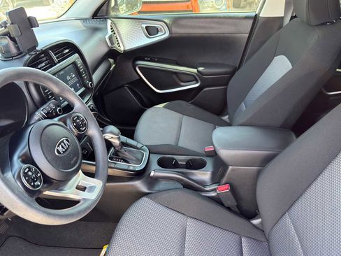 Used 2021 Kia Soul LX image 10