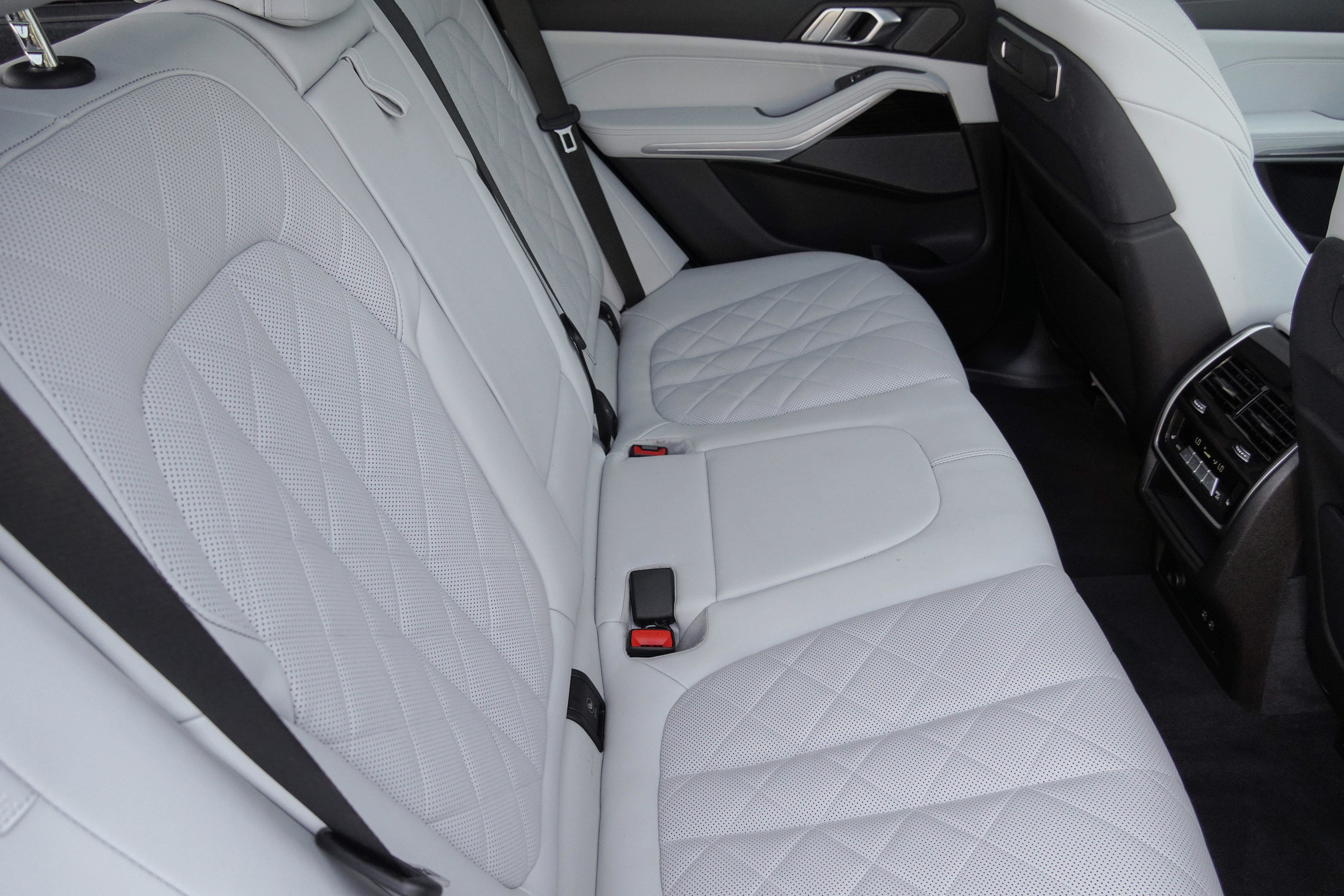 Certified 2025 BMW X5 sDrive40i w/ Climate Comfort Package RWD image 33
