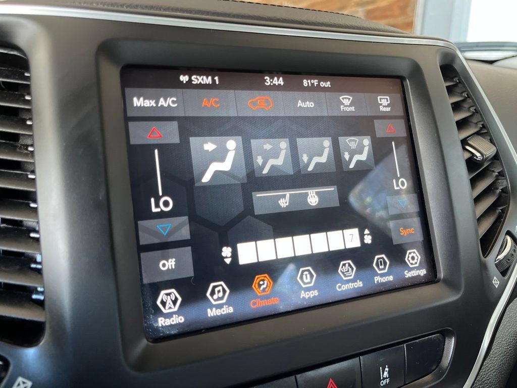 Used 2022 Jeep Cherokee Latitude Lux AWD/4WD image 36