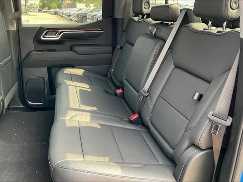 Used 2025 Chevrolet Silverado 1500 LT w/ Leather Package AWD/4WD image 24