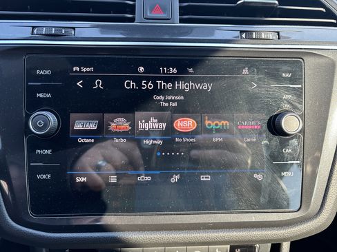 Used 2021 Volkswagen Tiguan SEL Premium R-Line image 26