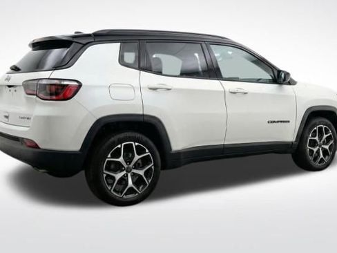 Used 2025 Jeep Compass Limited AWD/4WD image 4