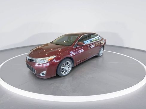 Used 2013 Toyota Avalon XLE Premium FWD image 4