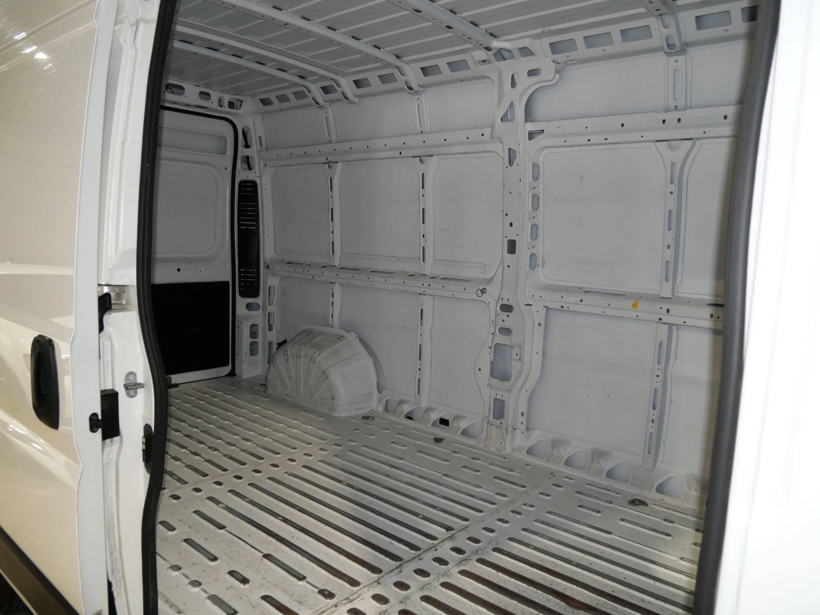 Used 2023 RAM ProMaster 2500 FWD image 8