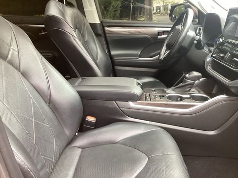 Used 2021 Toyota Highlander Platinum AWD/4WD image 5