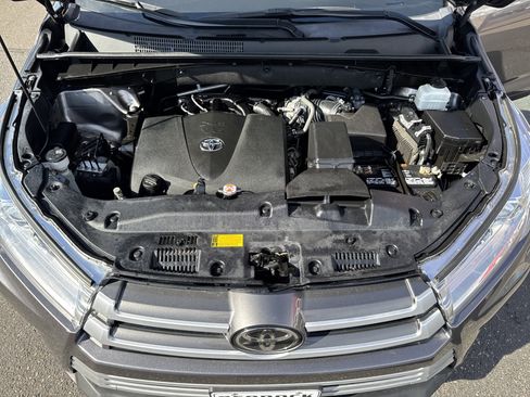 Used 2019 Toyota Highlander LE image 15
