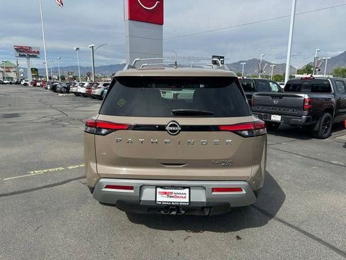 Used 2023 Nissan Pathfinder Platinum AWD/4WD image 10