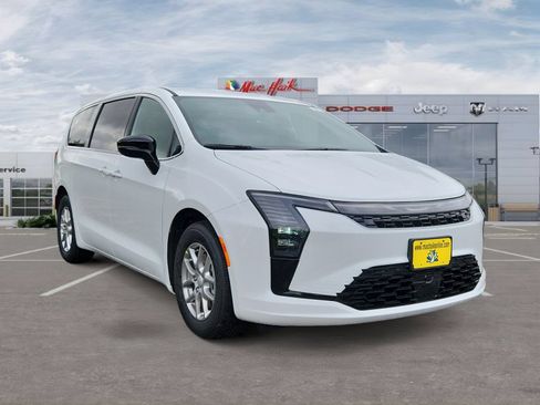 New 2027 Chrysler Pacifica Select FWD image 7