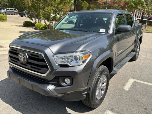 Used 2019 Toyota Tacoma SR5 image 5