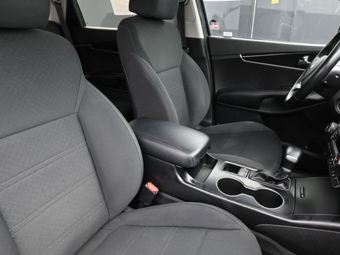 Used 2020 Kia Sorento LX w/ LX I4 Convenience Package image 29