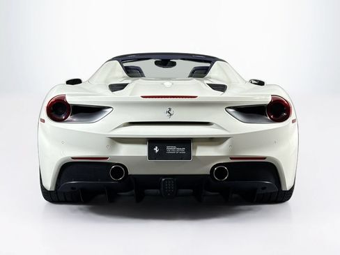 Used 2018 Ferrari 488 Spider RWD image 8