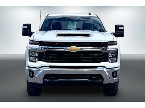 Used 2025 Chevrolet Silverado 2500 LT AWD/4WD image 2